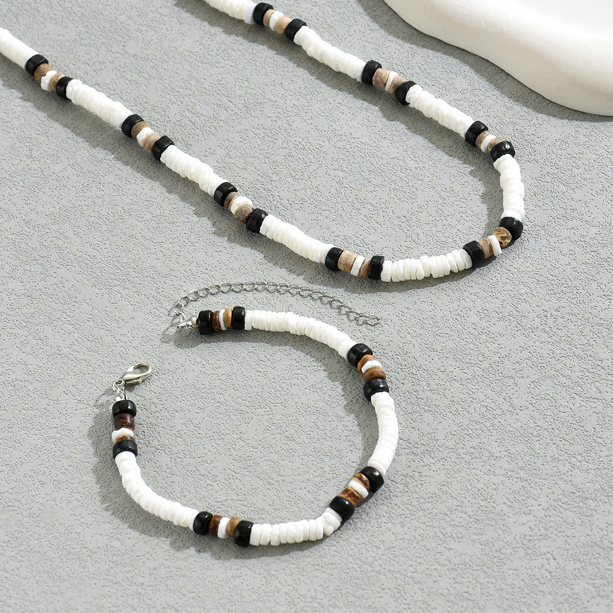 Set collana e bracciale in maglia a conchiglia geometrica da donna con dettagli circolari e a pois