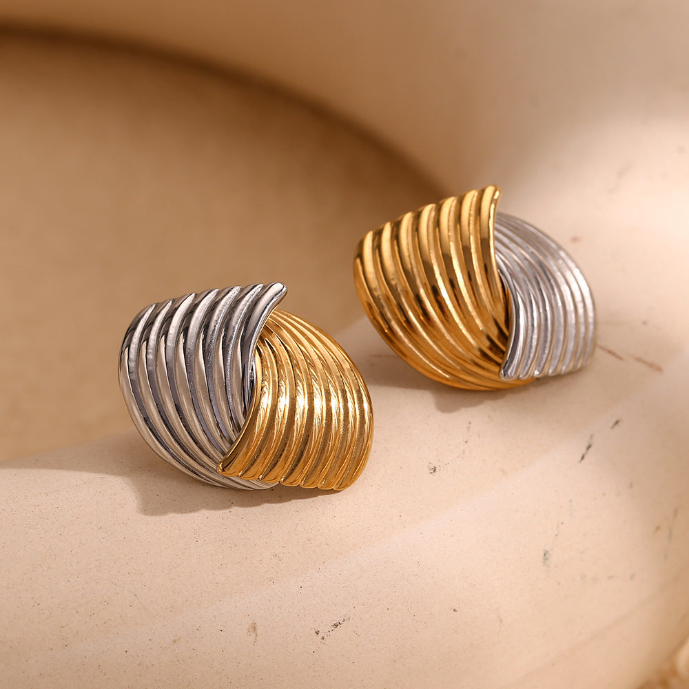 Orecchini a perno geometrici minimalisti a ventaglio incrociati in acciaio inossidabile placcato oro 18K