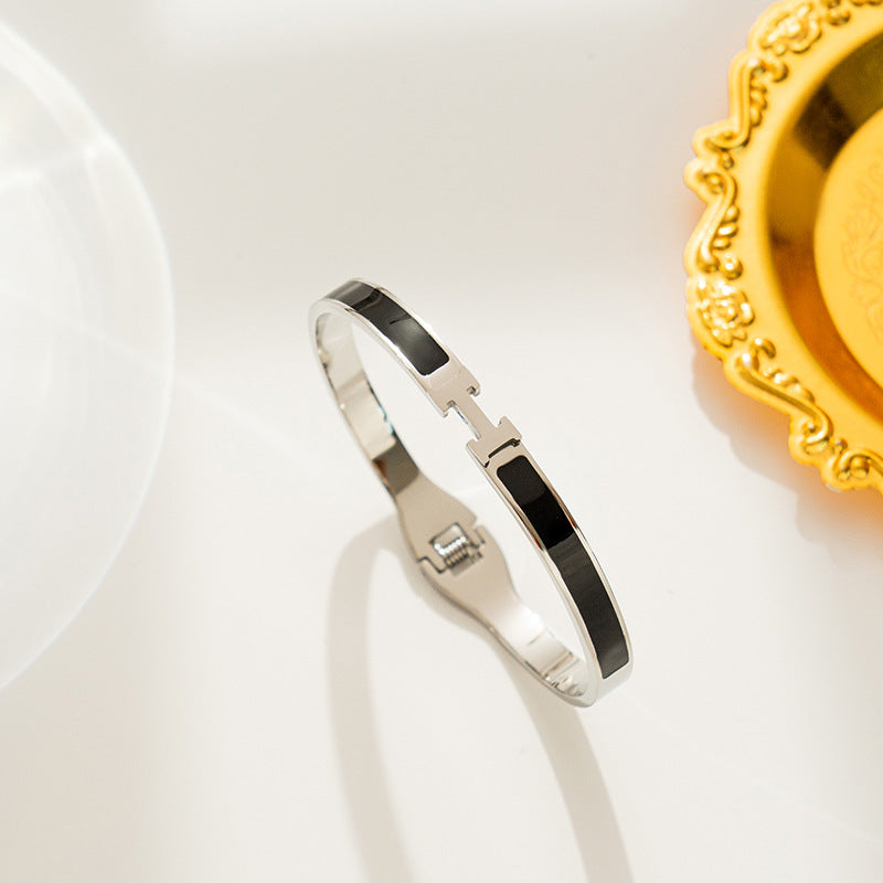 Minimalist Letter H Bracelet for Women Made of Titanium Steel with Electroplated Finish Hypoallergenic and Tarnish-Resistant