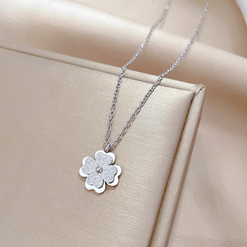Collana a Catena Minimalista con Trifoglio a Quattro Foglie e Peonia in Acciaio al Titanio Unisex