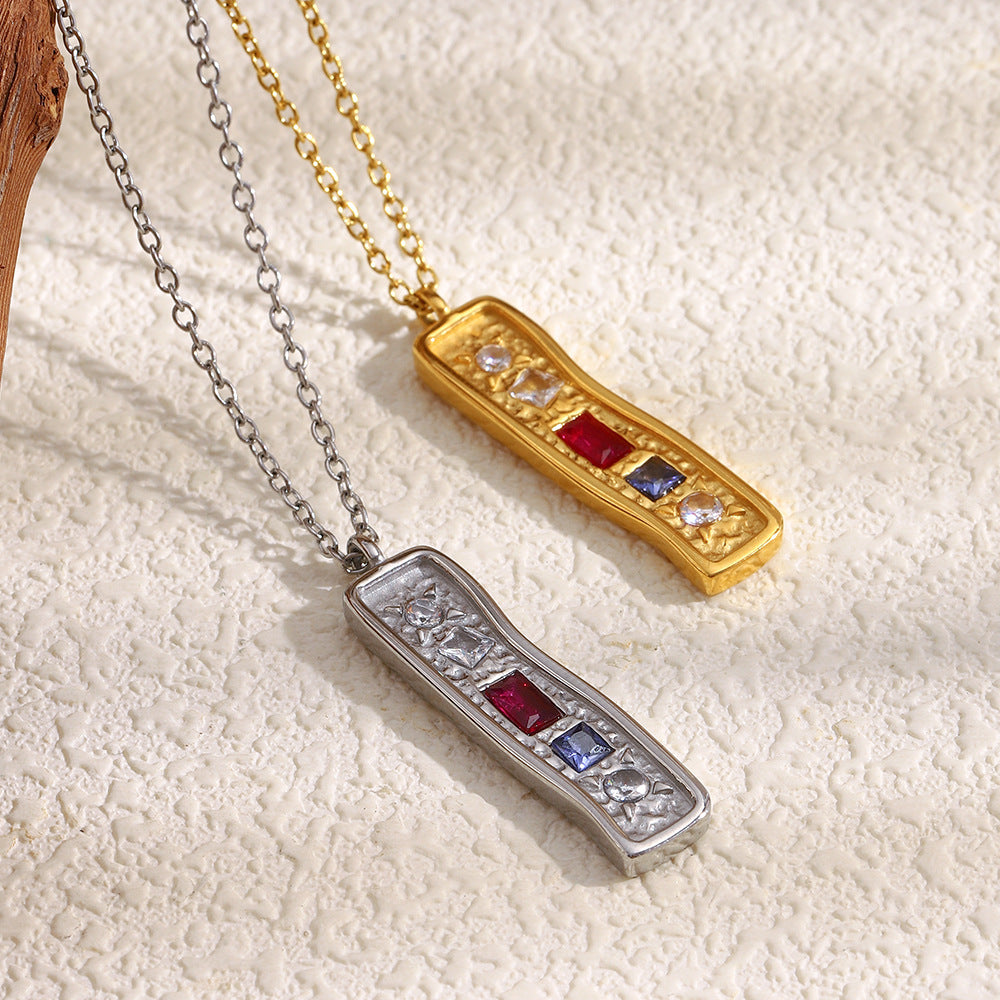 Collana con ciondolo geometrico minimalista da donna in acciaio inossidabile con placcatura in oro 18 carati e intarsio di zirconi