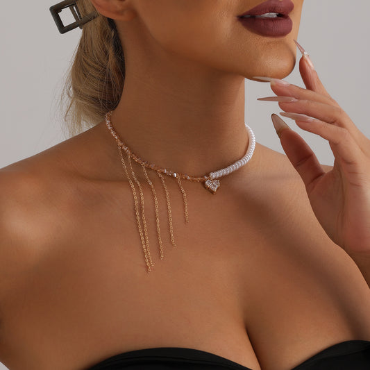 Elegante collar con colgante de circonia cúbica en forma de corazón con borla, detalles de cristal y perlas, aleación chapada, cuentas de vidrio, cadena a la altura de la clavícula para mujer