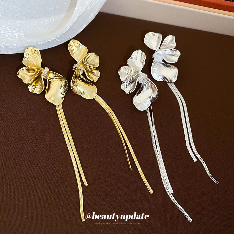 Orecchini Retrò Floreali con Petali in Metallo Placcato Oro e Perni in Argento Sterling 925 per Donna, Leggeri per un Lusso Quotidiano