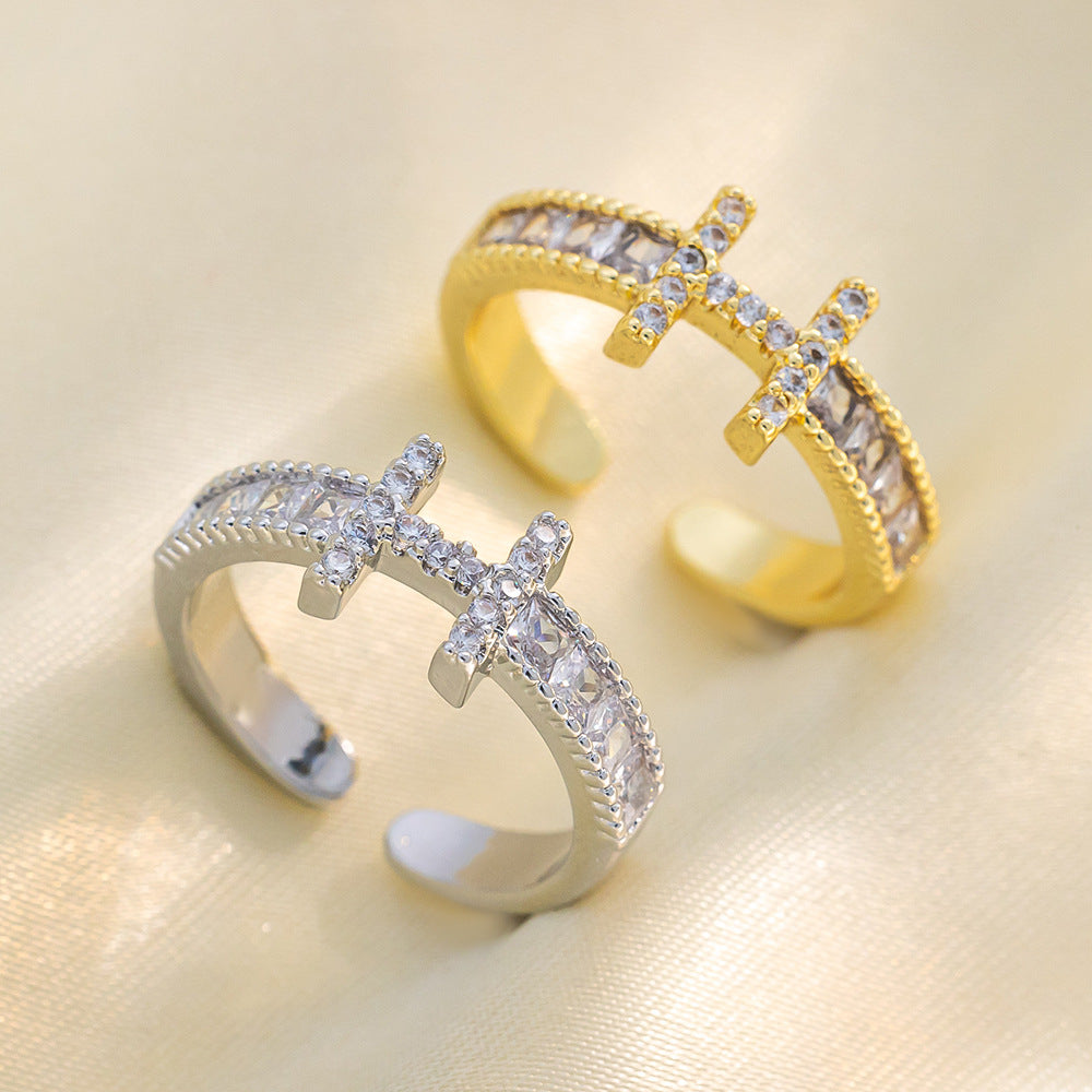 Anello Aperto Regolabile Minimalista alla Moda con Fascia in Rame Placcato Oro e Design con Lettere Incise per Donne