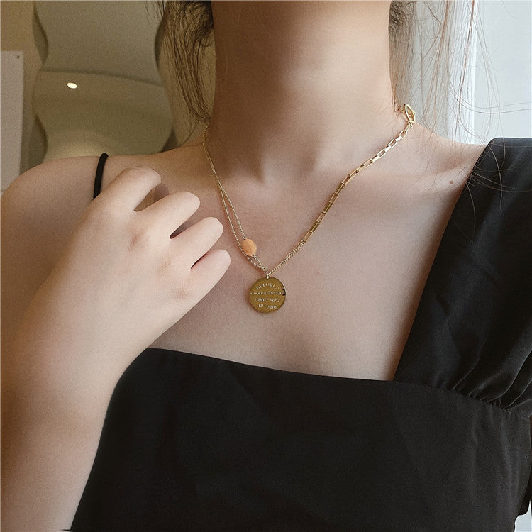 Collana con ciondolo rotondo geometrico minimalista da donna in acciaio al titanio con finitura placcata