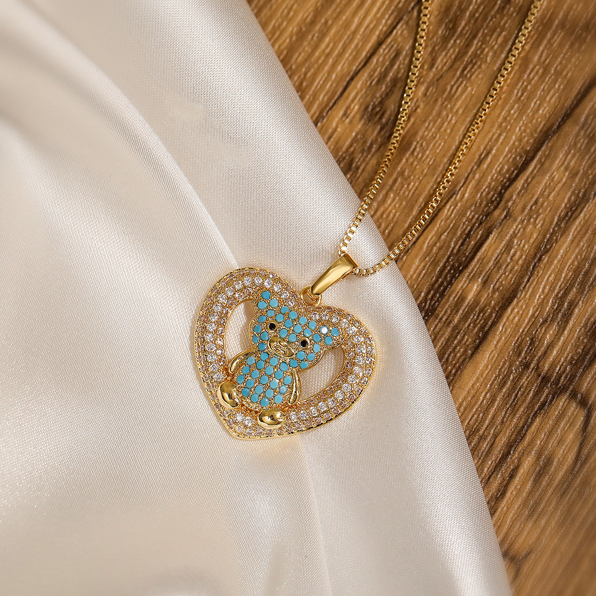 Minimalist Bear-Shaped Pendant Necklace for Women with Copper Base Plated in 18K Gold and Zircon Accents