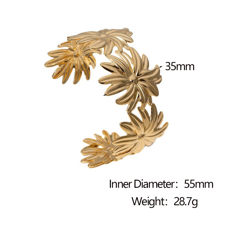 Minimalist Gold Plated Stainless Steel Daisy Bracelet for Women