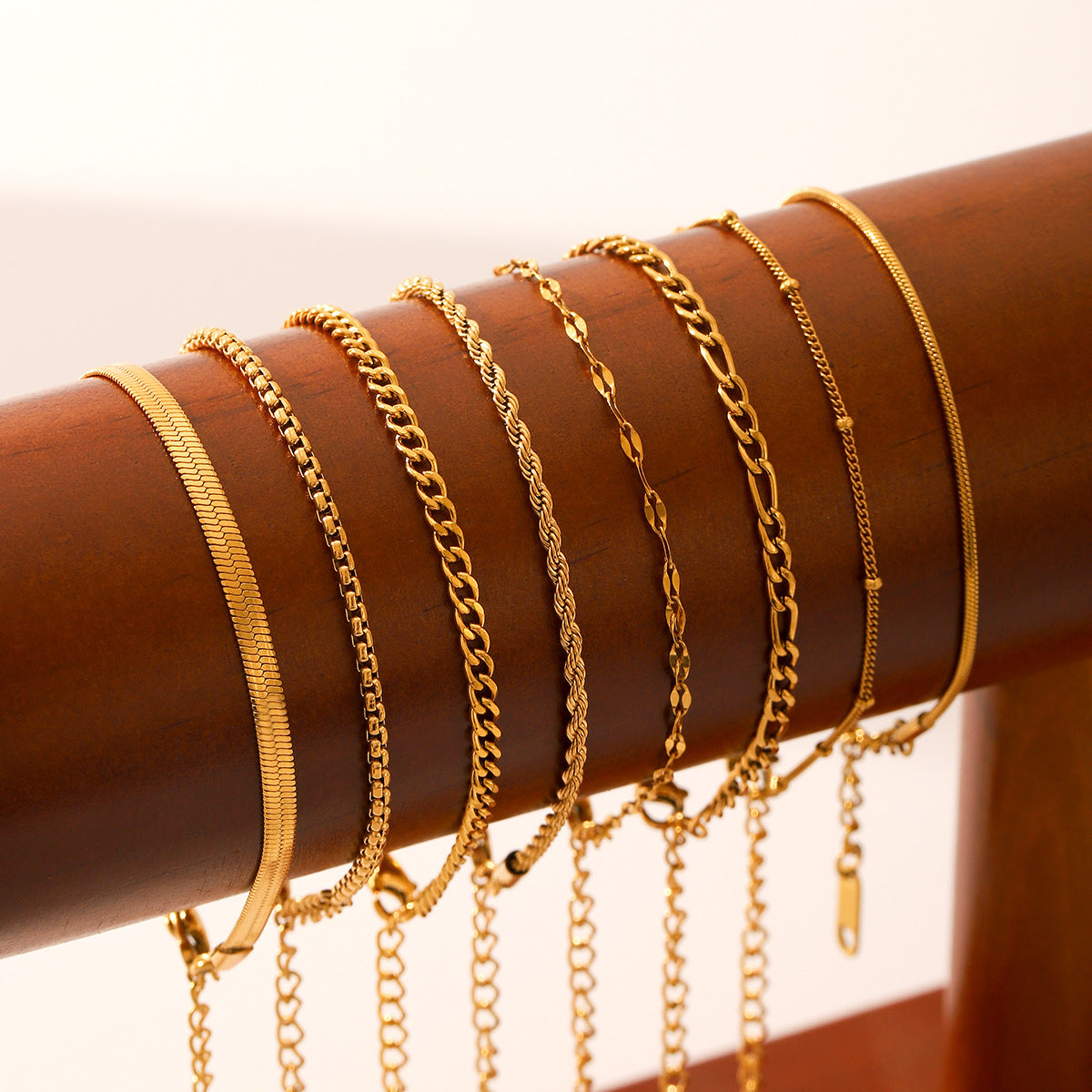 Bracciale in acciaio inossidabile geometrico stile INS con catena a corda ritorta, catena a lama, catena Figaro e catena Snake placcate in oro 18 carati