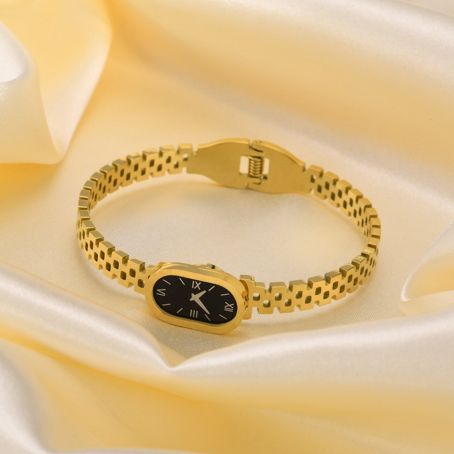 Vintage Stainless Steel Watch Bracelet with Gold Plating for Women Oval Shape Timepiece Jewelry