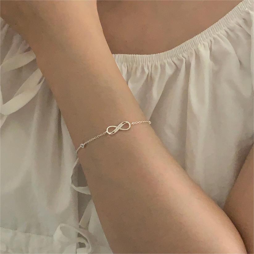 Bracciale Minimalista in Argento Sterling 925 con Zirconia Cubica a Forma di Infinito Geometrico a Figura Otto