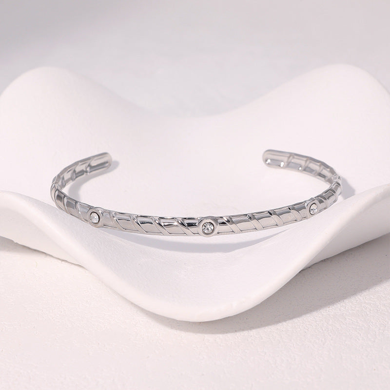 Bracciale a Polsino Aperto Geometrico Rotondo in Acciaio Inossidabile Placcato Oro 18K Minimalista