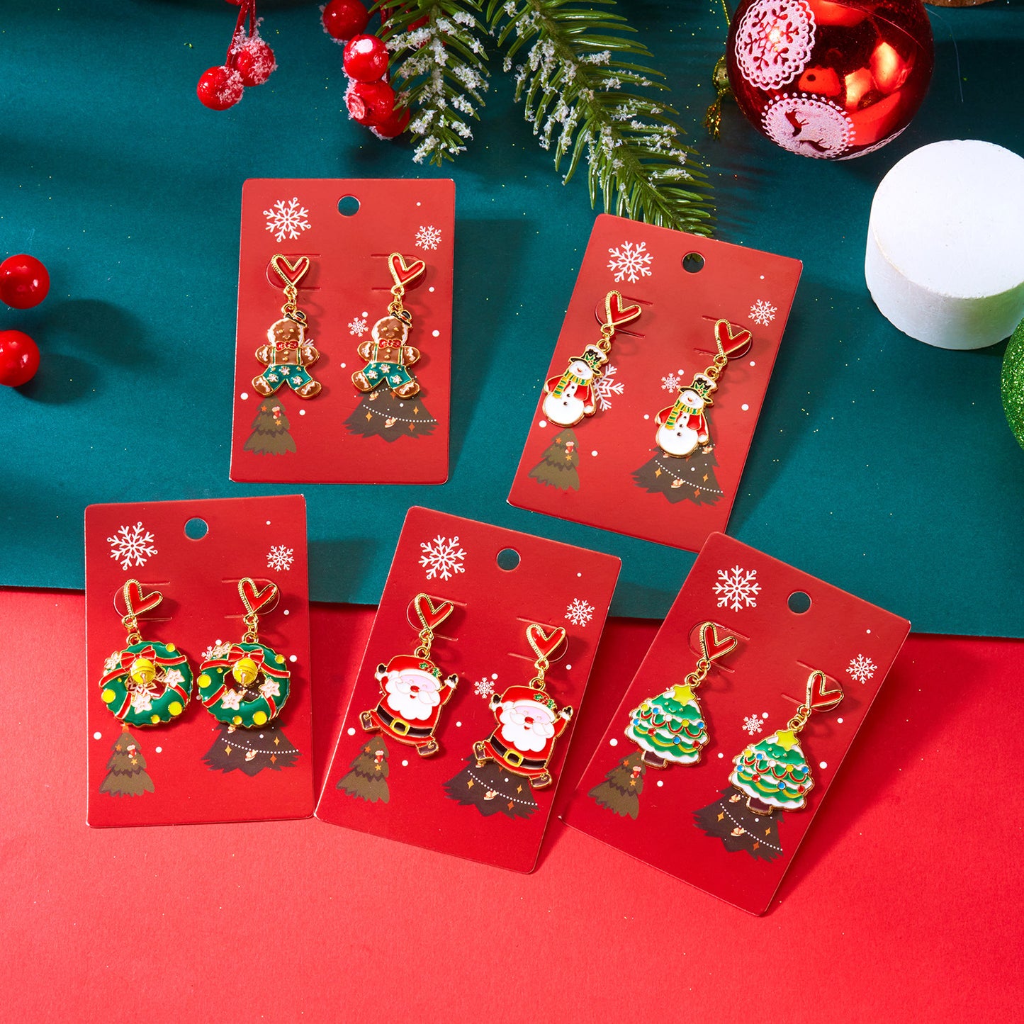 Pendientes de aro de aleación con forma de corazón, temática navideña, con motivos de Papá Noel y muñeco de nieve, electrochapados, unisex
