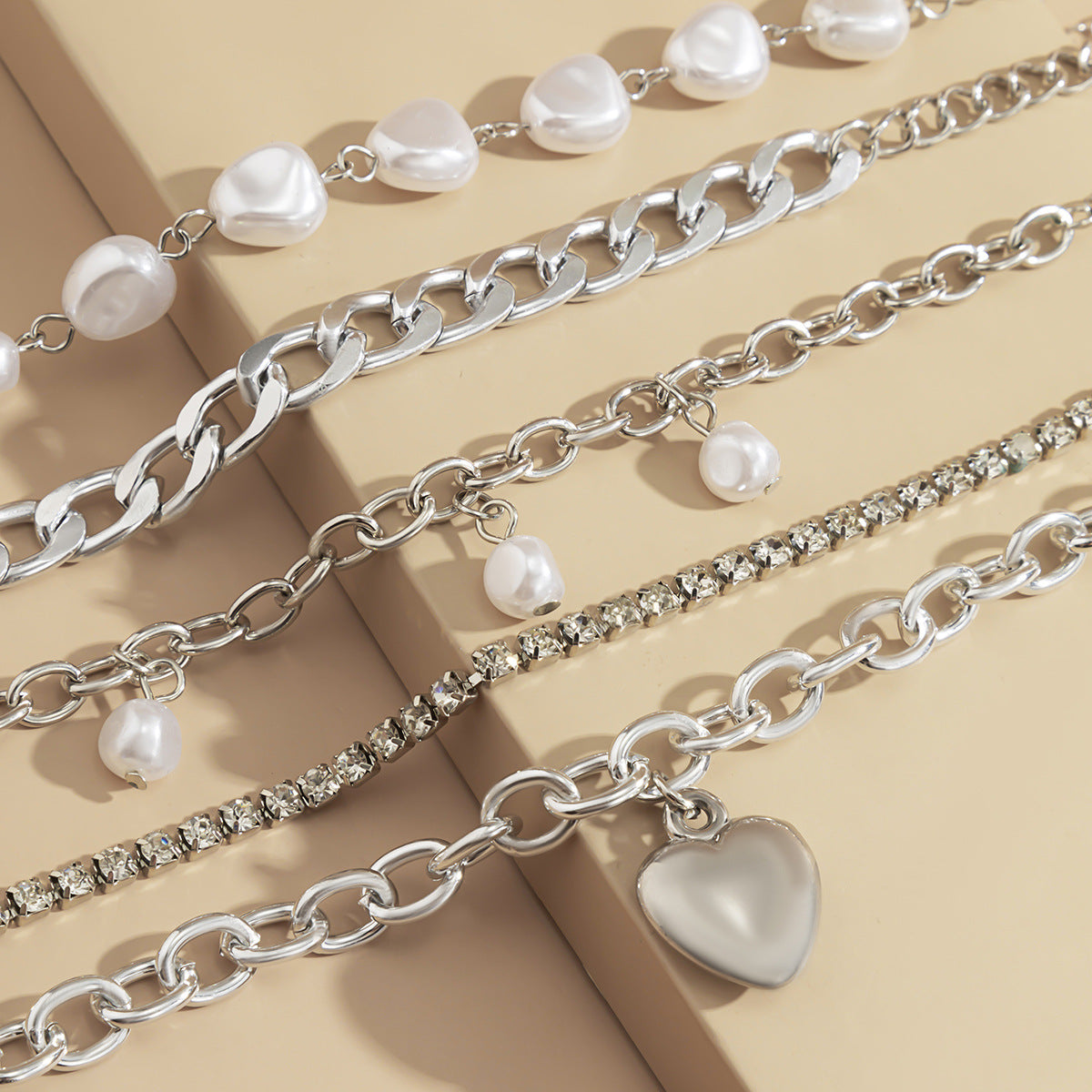 Vintage Heart-Shaped Plated Metal Hand Chain Set with Imitation Pearl Tassels for Women