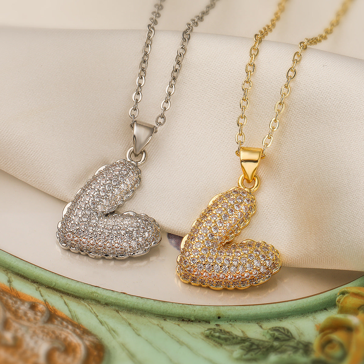 Elegant Minimalist Heart-Shaped Copper Pendant Necklace with 18K Gold Plating and Zircon for Women