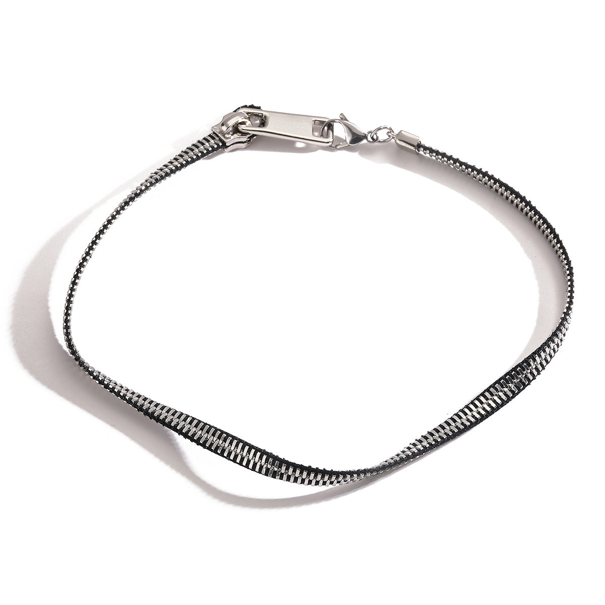Collana con Pendente Geometrico Minimalista da Donna con Catena in Acciaio al Titanio e Placcatura in Oro 18K
