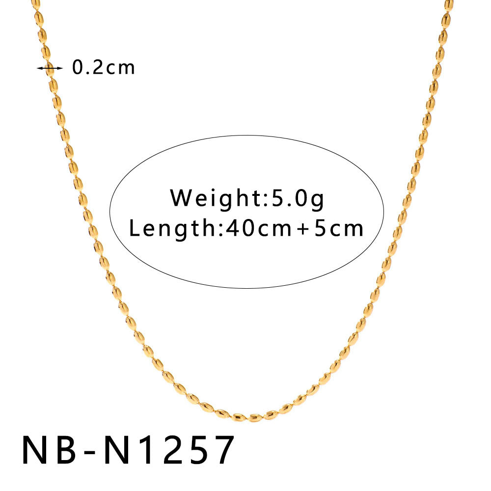 Collana con pendente geometrico minimalista da donna con design a intaglio, catena in acciaio inossidabile e finitura placcata sottovuoto in oro 18 carati