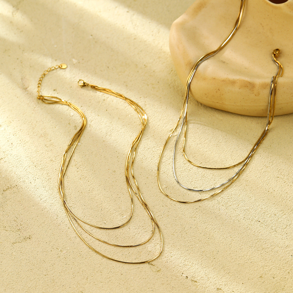 Collana a Catena Serpente Geometrica Minimalista in Acciaio Inossidabile per Donna con Ciondolo in Acciaio al Titanio Placcato Oro 18K