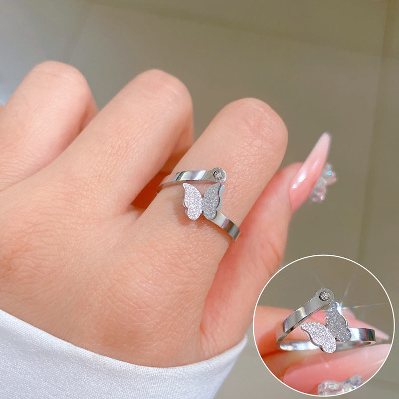 Anello Minimalista a Farfalla in Acciaio al Titanio per Uomo e Donna con Finitura Lucida Fascia di Tendenza per Dito Indice