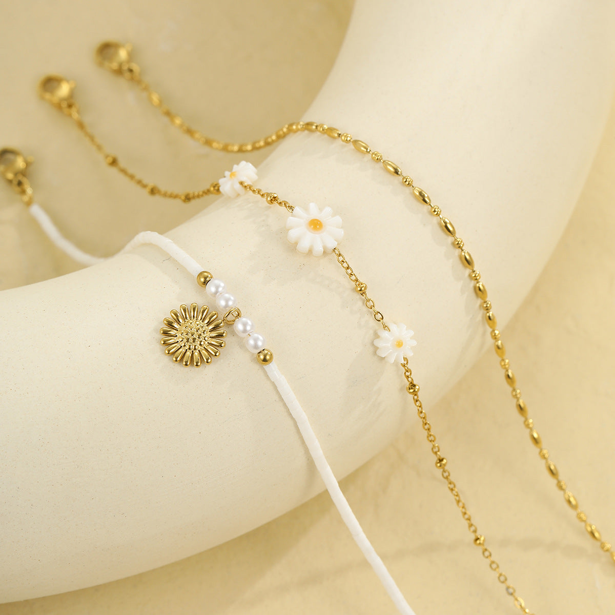 Minimalist Daisy Pearl Bracelet in Stainless Steel with Plated Finish for Women