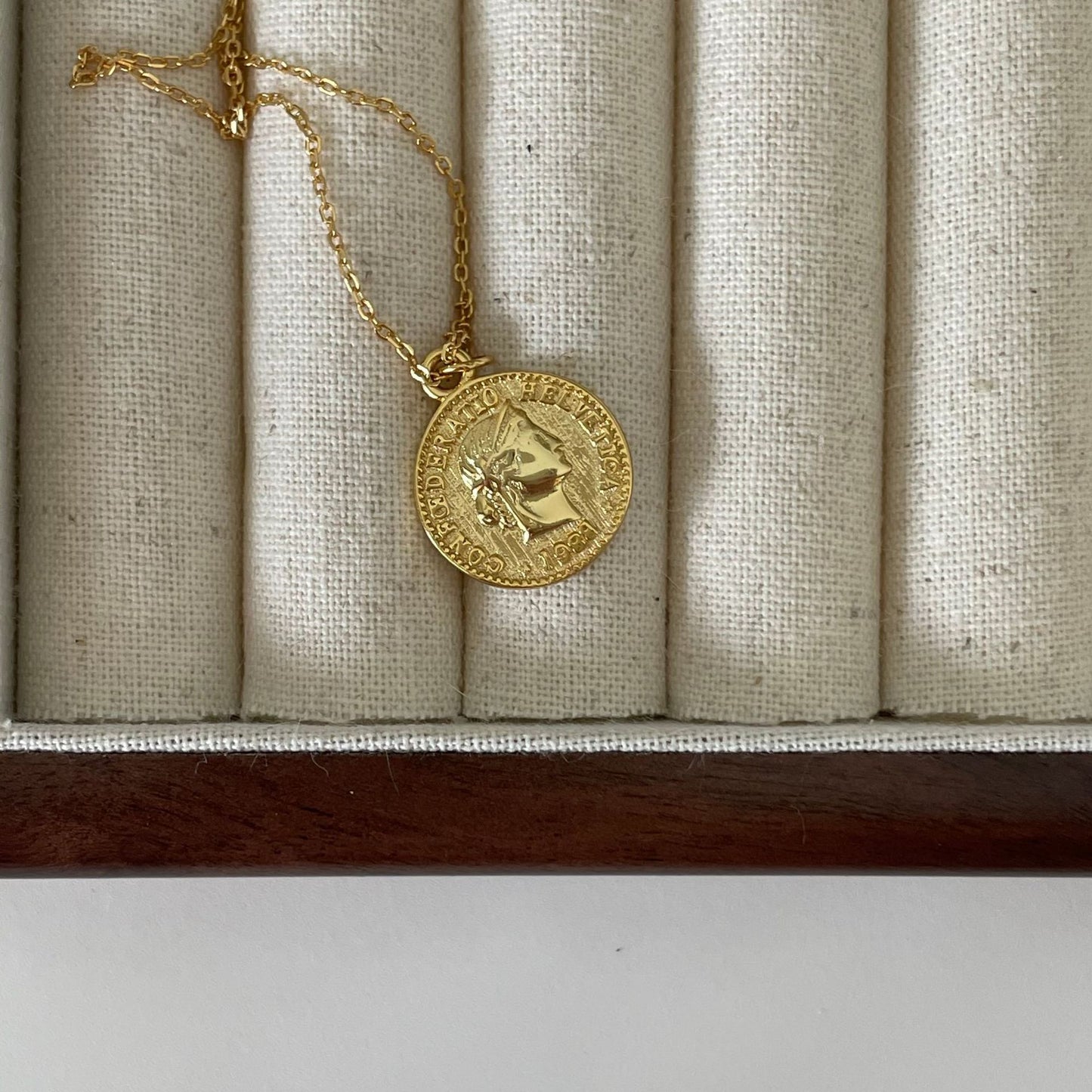 Vintage 925 Sterling Silver Gold Plated Round Coin Pendant Necklace Ball Chain