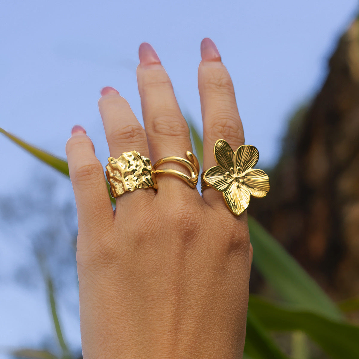 Anello placcato in acciaio inossidabile con motivo geometrico, elegante design floreale, da donna