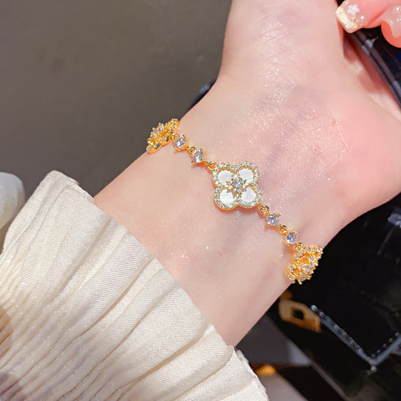 Sweet Elegant 18K Gold Plated Brass Geometric Floral Bracelet for Women