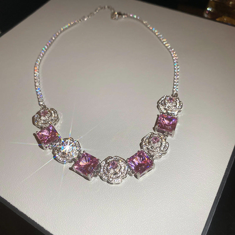 Set di collana e bracciale da donna con ciondolo quadrato a fiore in zircone stile lusso, con catena in rame e intarsio di strass
