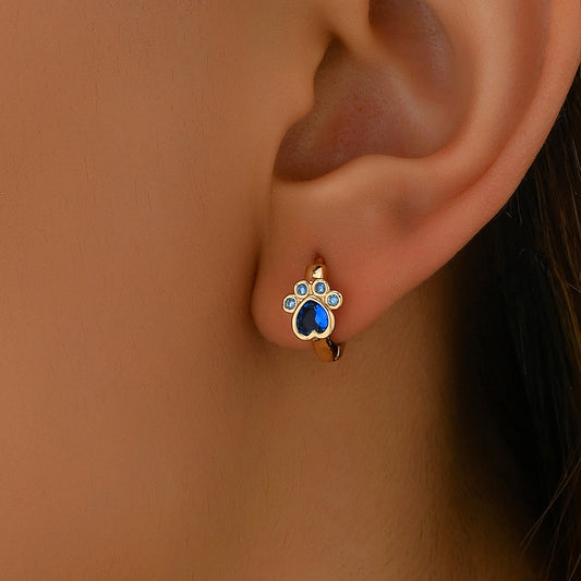 Pendientes minimalistas de moda con forma de huella de oso para mujer con incrustaciones de circonita cúbica sobre base de cobre y postes de acero inoxidable