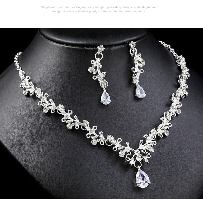 Set di collana e orecchini in lega dolce e fresca con ciondolo in cristallo a forma di campana a goccia a cuore, finitura placcata per donna