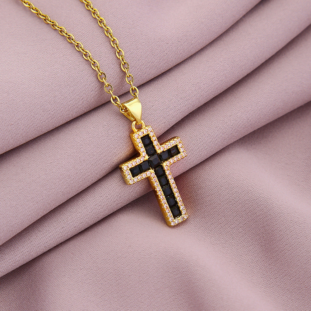 Collana pendente a croce minimalista da donna in rame con placcatura in oro e cristalli di zircone colorati su catena piatta a croce