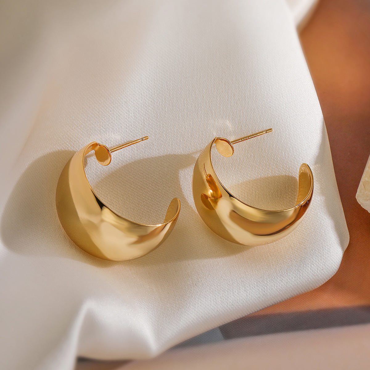 Minimalist Geometric C-Shaped Copper Earrings with 18K Gold Plating for Women