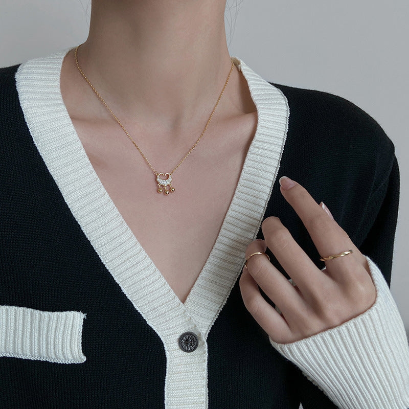 Collar Colgante Minimalista Chino de Candado de la Suerte para Mujer y Hombre en Acero de Titanio con Diseño Tradicional Auspicioso y Acabado Pulido