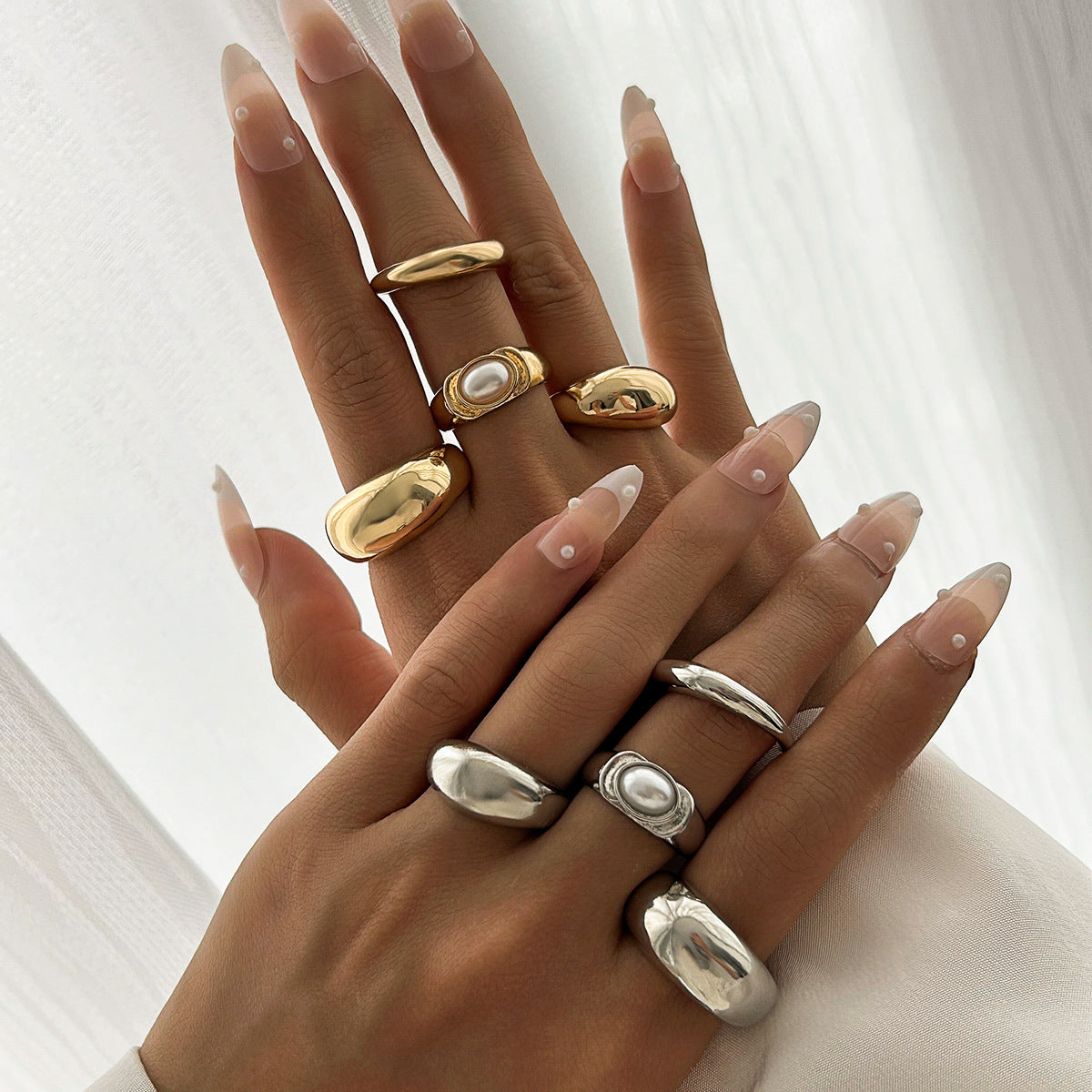 Anello aperto geometrico personalizzato con micro-incastonatura di perle simulate da donna