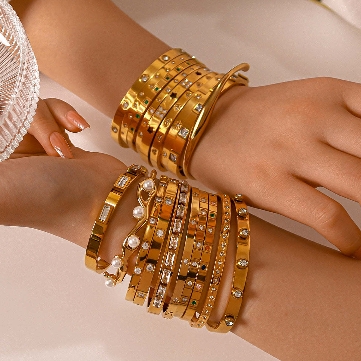 Geometric Heart-Shaped Titanium Steel Bracelet with Zircon Inlays Plated in 18K Gold for Women