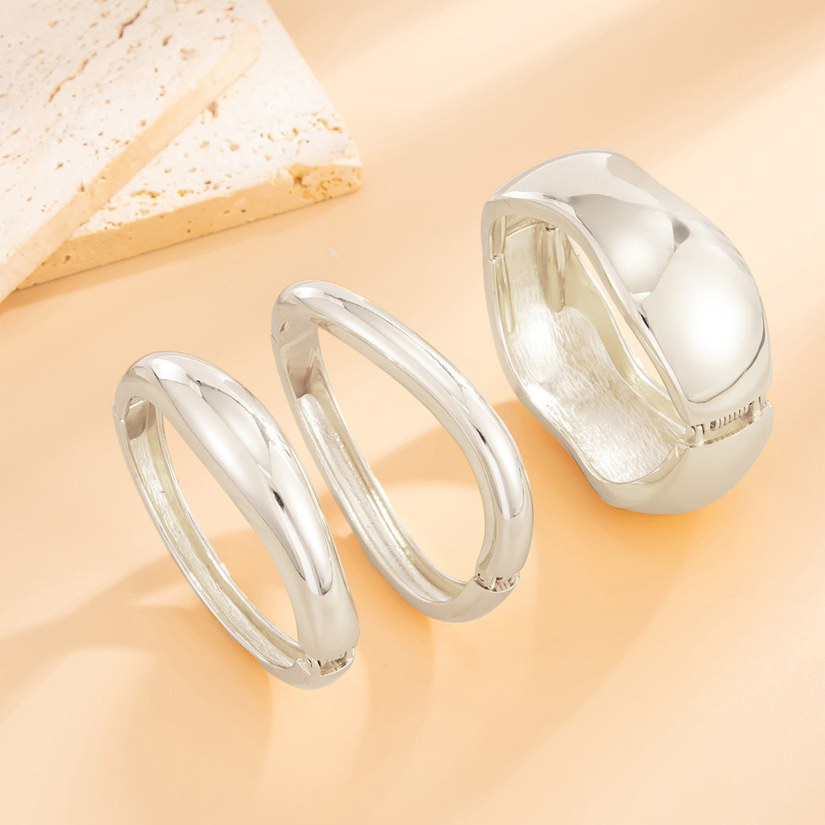 Exaggerated Geometric Oval Plated Alloy Bangle Bracelet Set