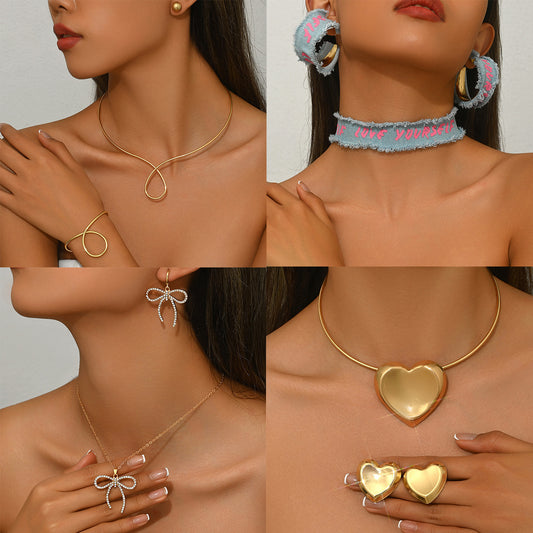 Fashionable Heart and Bow Knot Alloy Earrings and Necklace Set with Rhinestone Inlay for Women