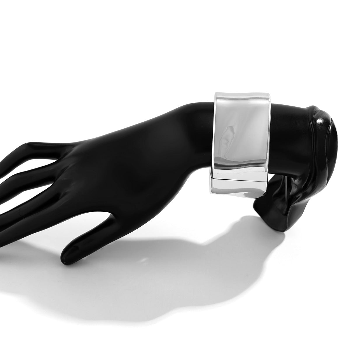 Pulsera de aleación de rombos geométricos minimalista con acabado chapado para mujer