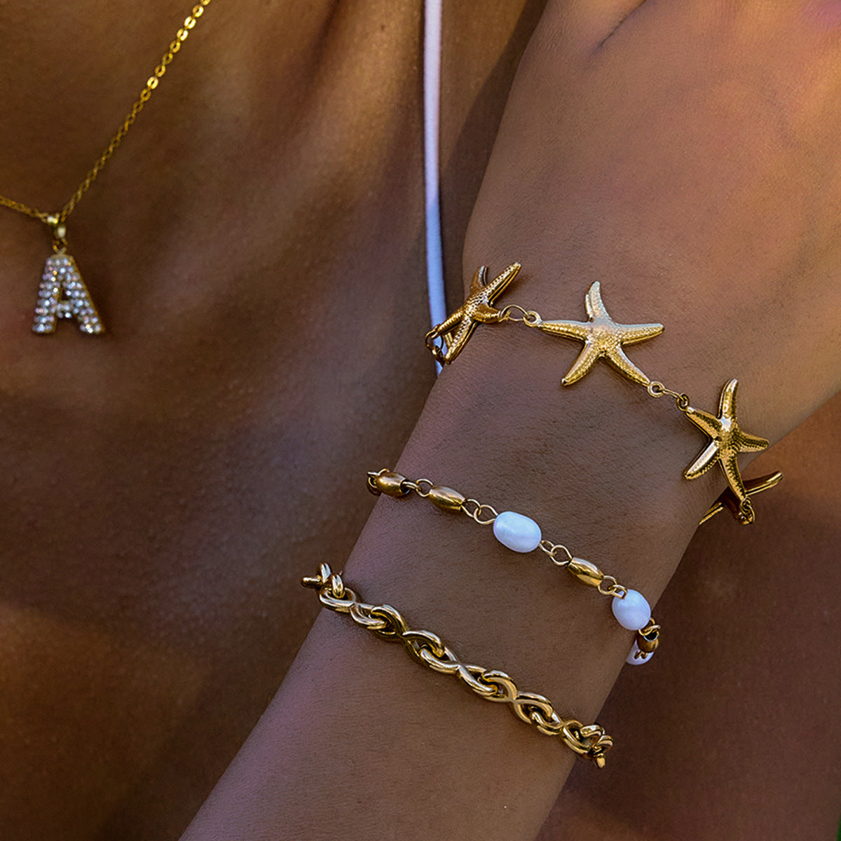 Bracciale alla moda in acciaio titanio a forma di animale con dettagli in perle d'acqua dolce per donna, gioielli in acciaio inossidabile galvanizzato