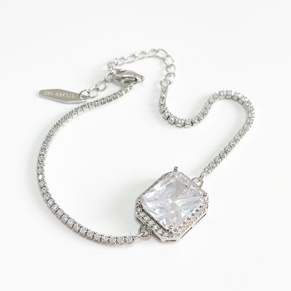 Pulsera de mujer minimalista de plata de ley 925 bañada en oro blanco con circonita cúbica en forma de estrella cuadrada