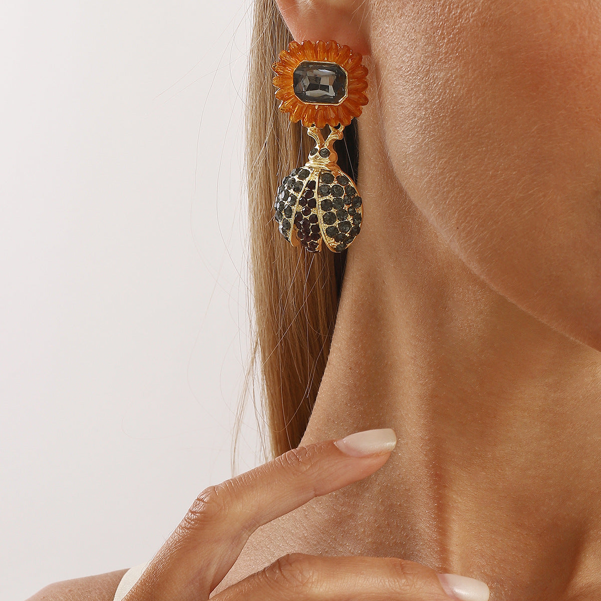 Exaggerated Beetle-Shaped Zinc Alloy Earrings with Rhinestone Inlay for Women, Geometric Insect Design, Minimalist Chic Style