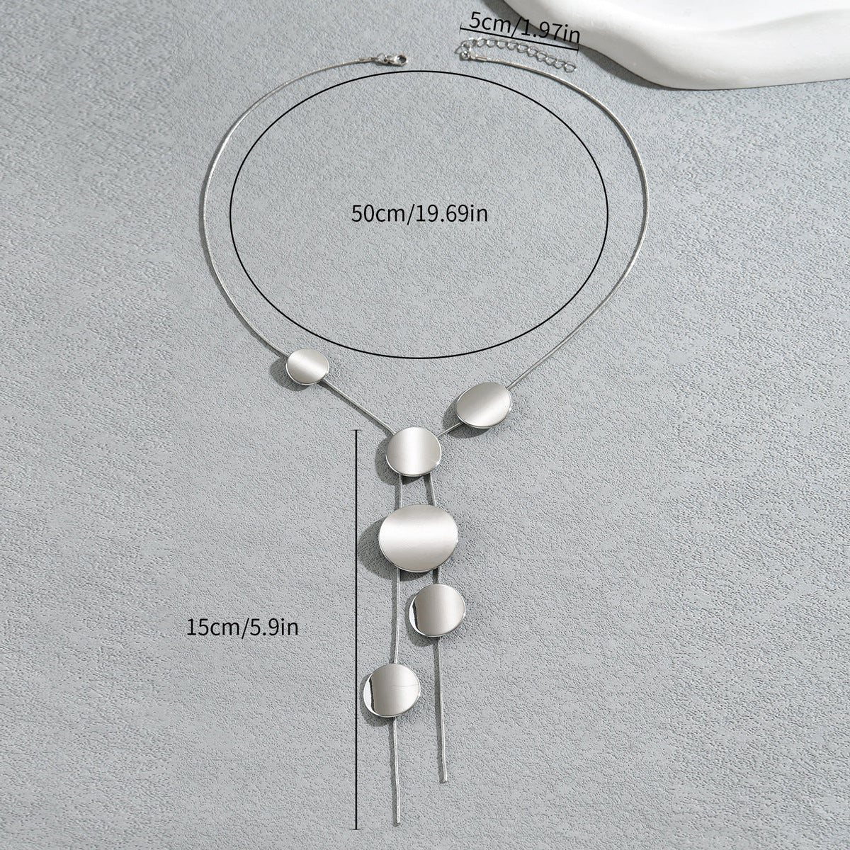 Collana girocollo geometrica minimalista da donna con pendente rotondo in rame placcato e catena sottile