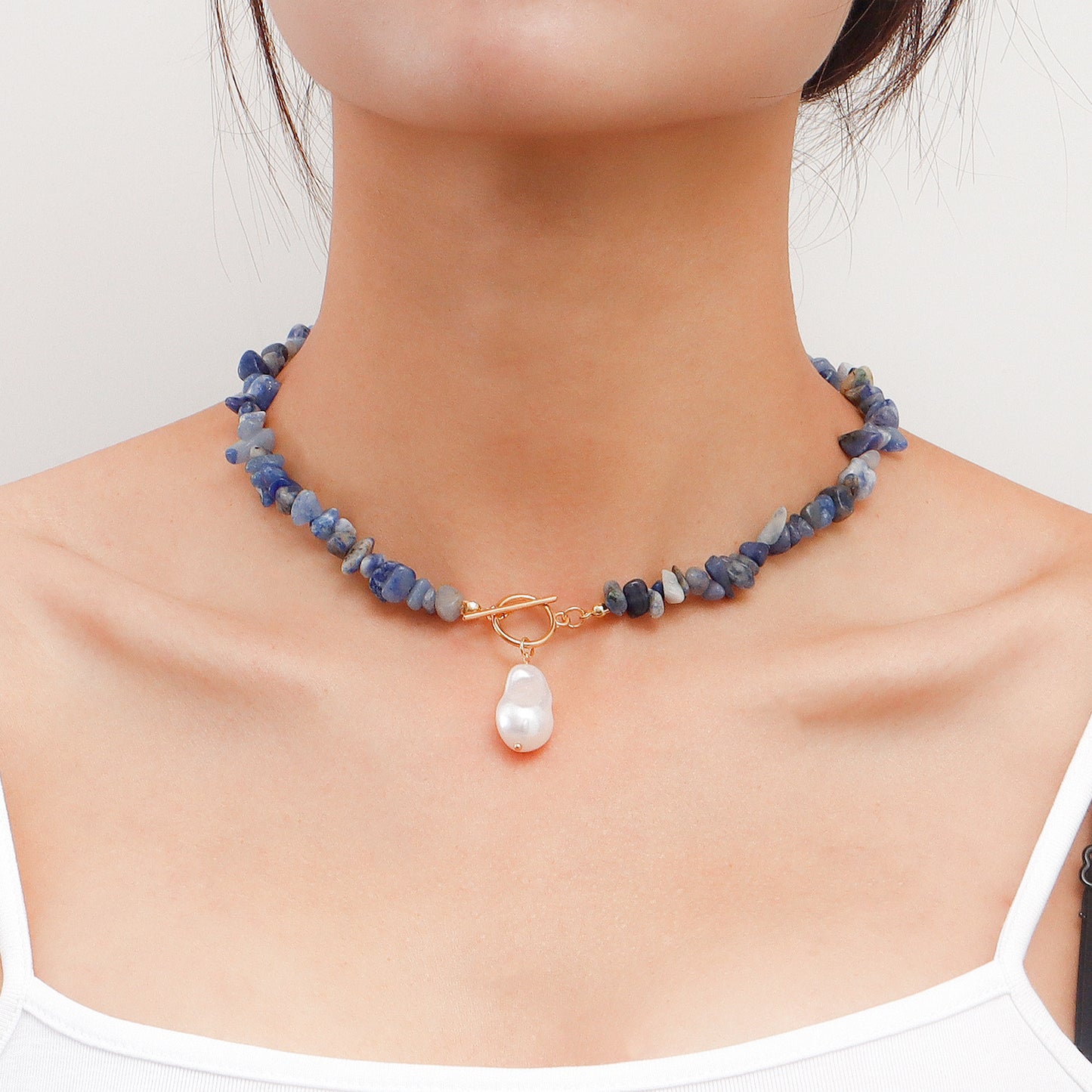Collar geométrico minimalista de aleación con colgante de turquesa y detalles de perlas para mujer