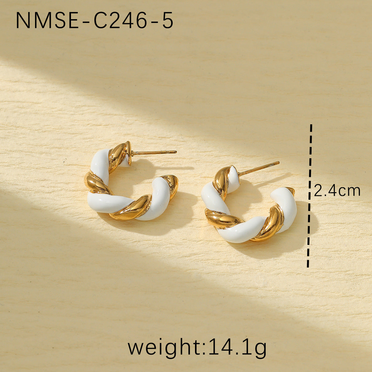 Pendientes de acero inoxidable en forma de corazón estilo retro con acabado chapado, diseño delicado y dulce para mujer