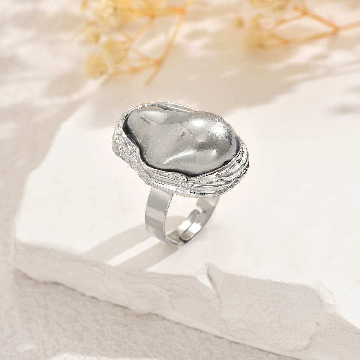 Anello in lega a forma geometrica con perla irregolare intarsiata da donna, fascia aperta regolabile, stile ufficio alla moda