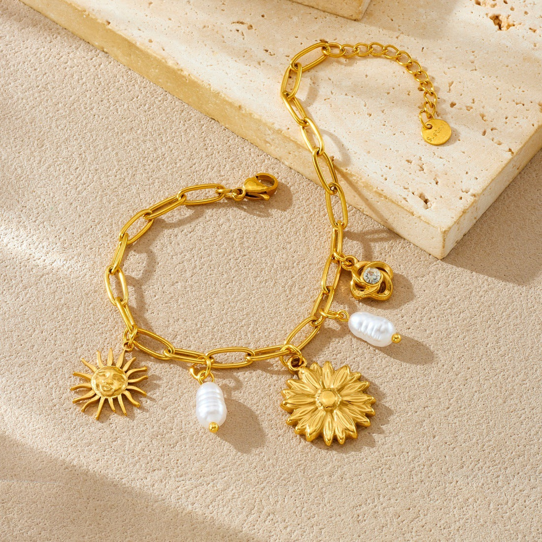 Fashion Elegant Gold Plated Stainless Steel Floral Sun Face Pearl Pendant Cable Chain Bracelet for Women