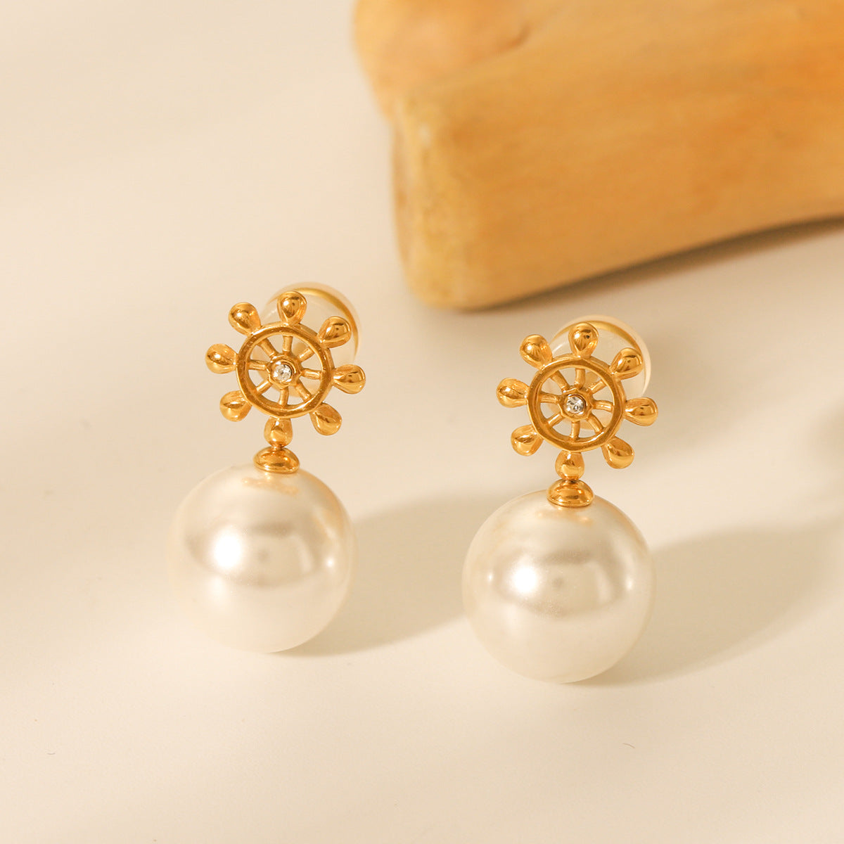 Ins Style 18K Gold Plated Stainless Steel Geometric Ship Wheel Stud Earrings with Rhinestone and Pearl for Women