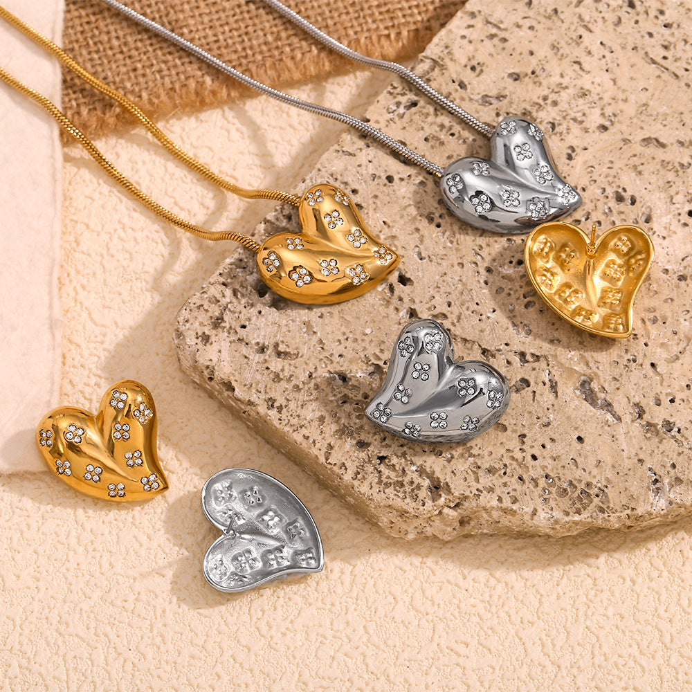 Vintage Style Heart-Shaped Stainless Steel Pendant Necklace with 18K Gold Plating and White Rhinestone Inlay for Women