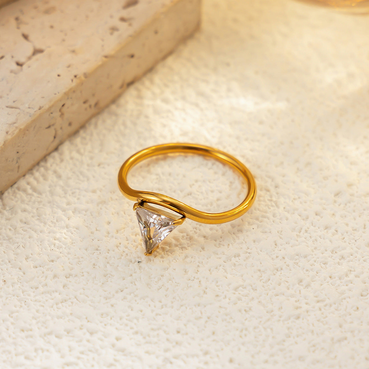 Elegant 18K Gold Plated Stainless Steel Teardrop Ring with Cubic Zirconia Inlay for Women