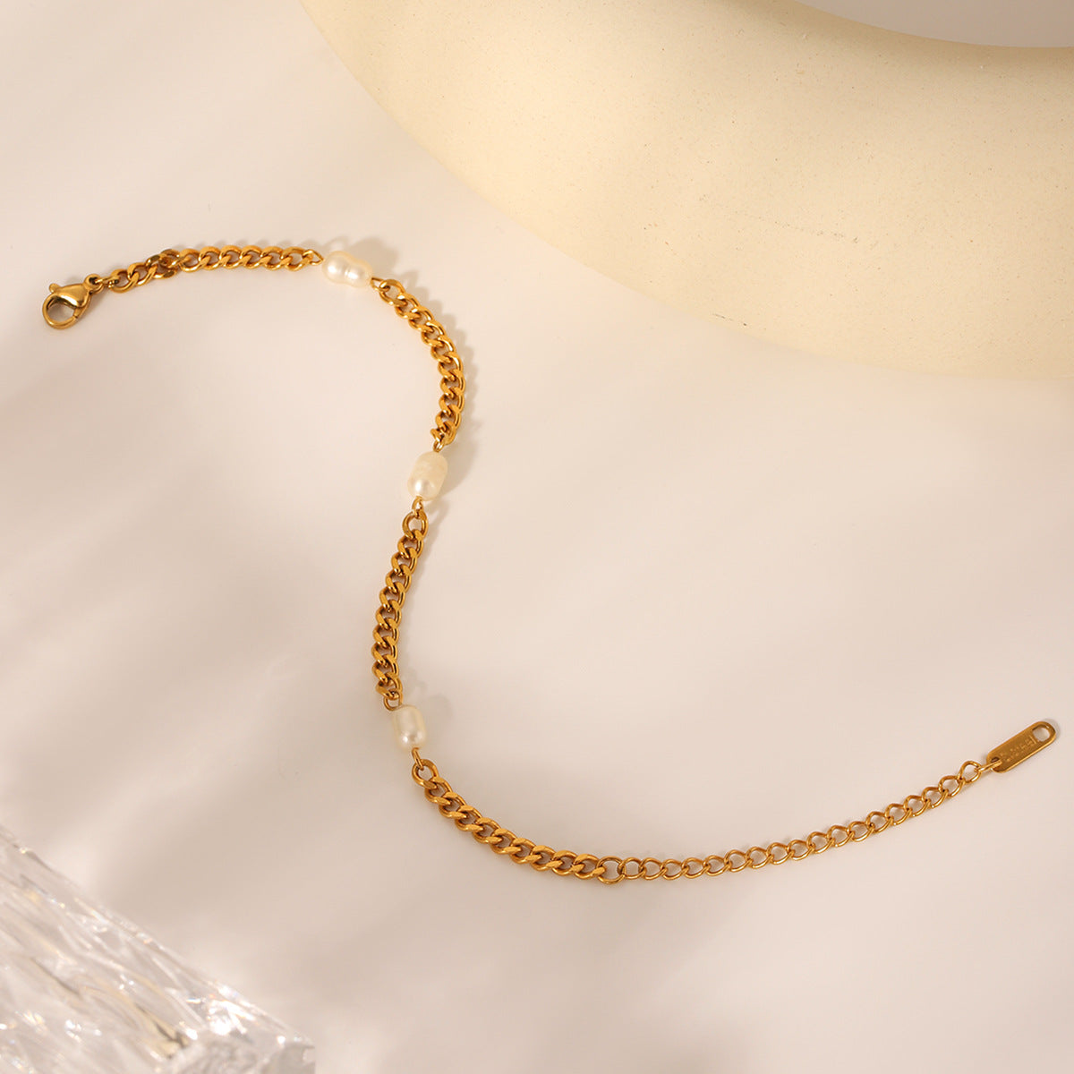 Bracciale da donna in acciaio inossidabile placcato oro 18 carati, stile Ins, con perle d'acqua dolce geometriche
