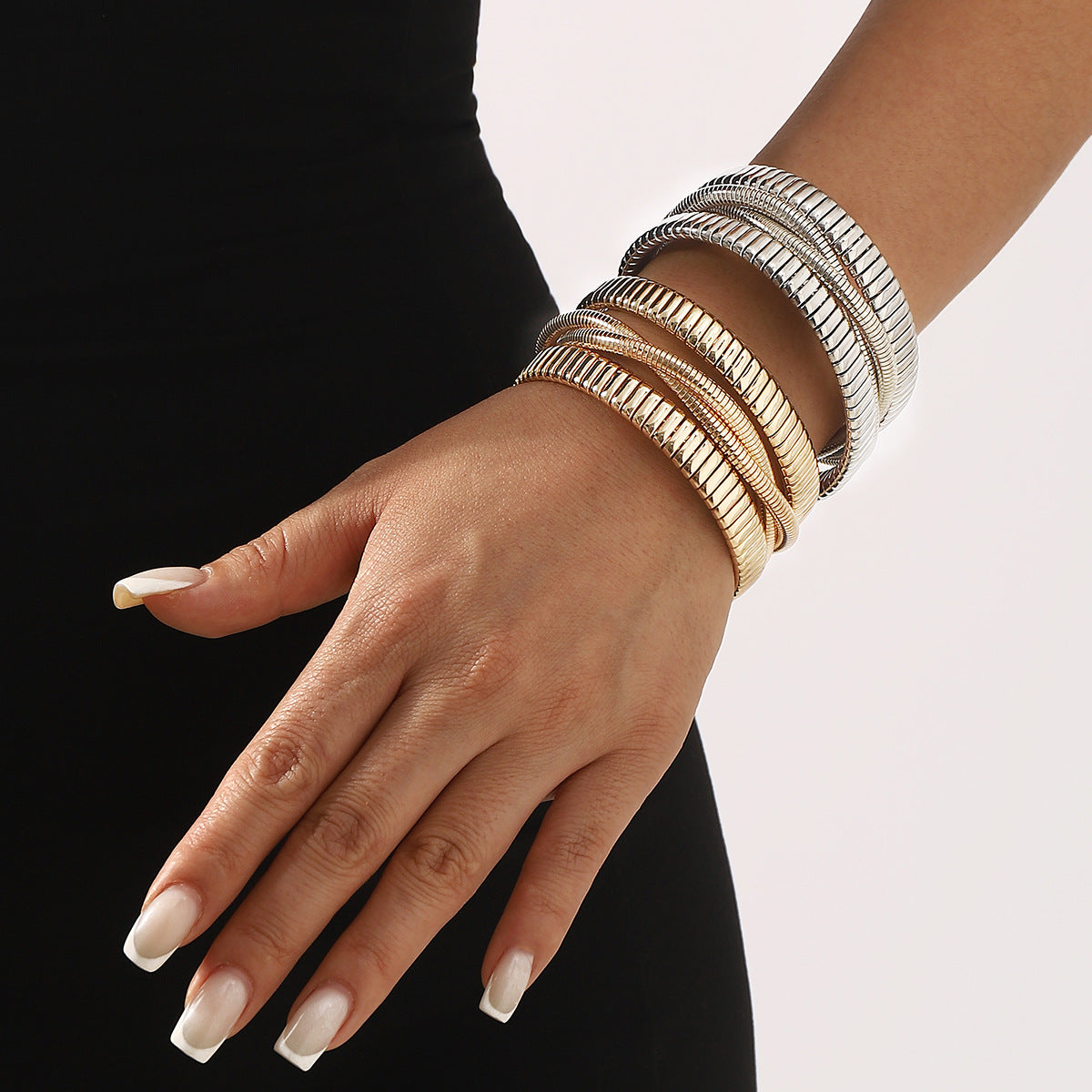 Bracciale minimalista stile Punk, elastico regolabile a più anelli da donna con design circolare geometrico e ferro galvanizzato